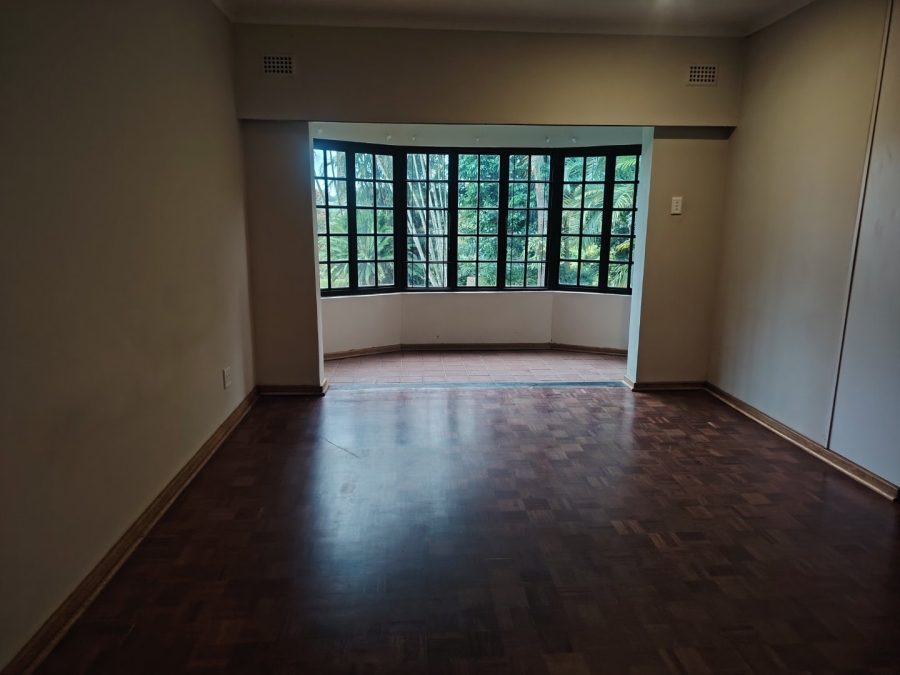 To Let 4 Bedroom Property for Rent in Kloof KwaZulu-Natal