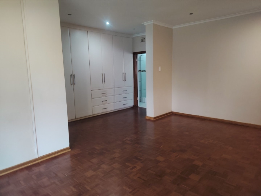 To Let 4 Bedroom Property for Rent in Kloof KwaZulu-Natal