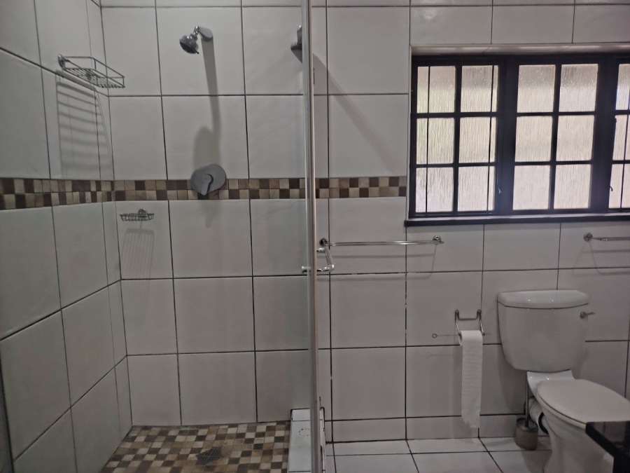To Let 4 Bedroom Property for Rent in Kloof KwaZulu-Natal