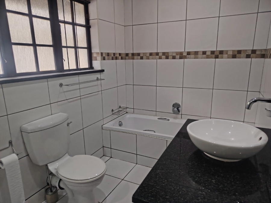 To Let 4 Bedroom Property for Rent in Kloof KwaZulu-Natal