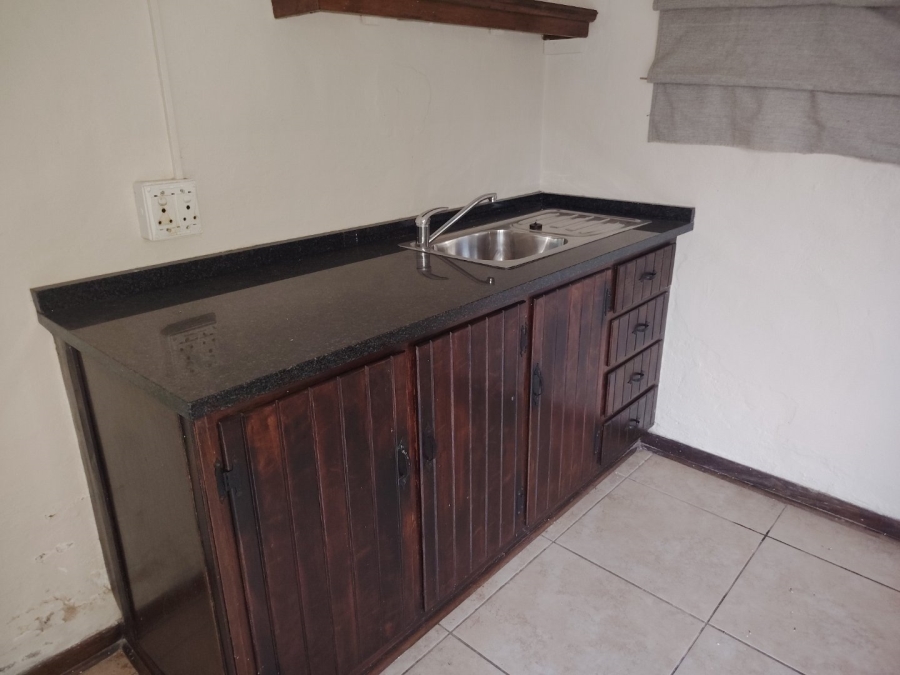 To Let 4 Bedroom Property for Rent in Kloof KwaZulu-Natal