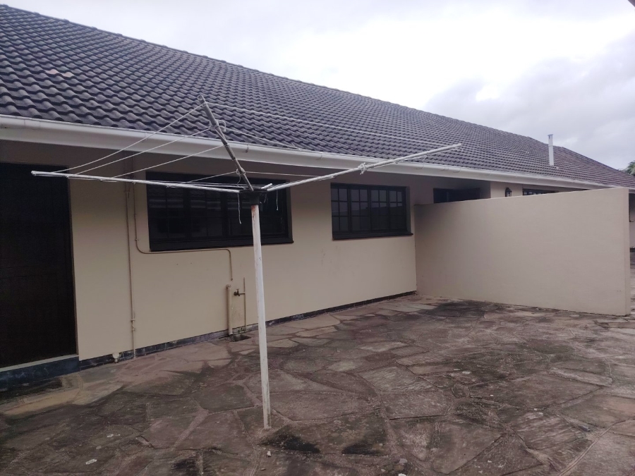 To Let 4 Bedroom Property for Rent in Kloof KwaZulu-Natal
