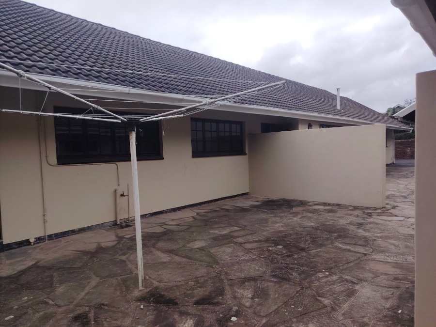 To Let 4 Bedroom Property for Rent in Kloof KwaZulu-Natal