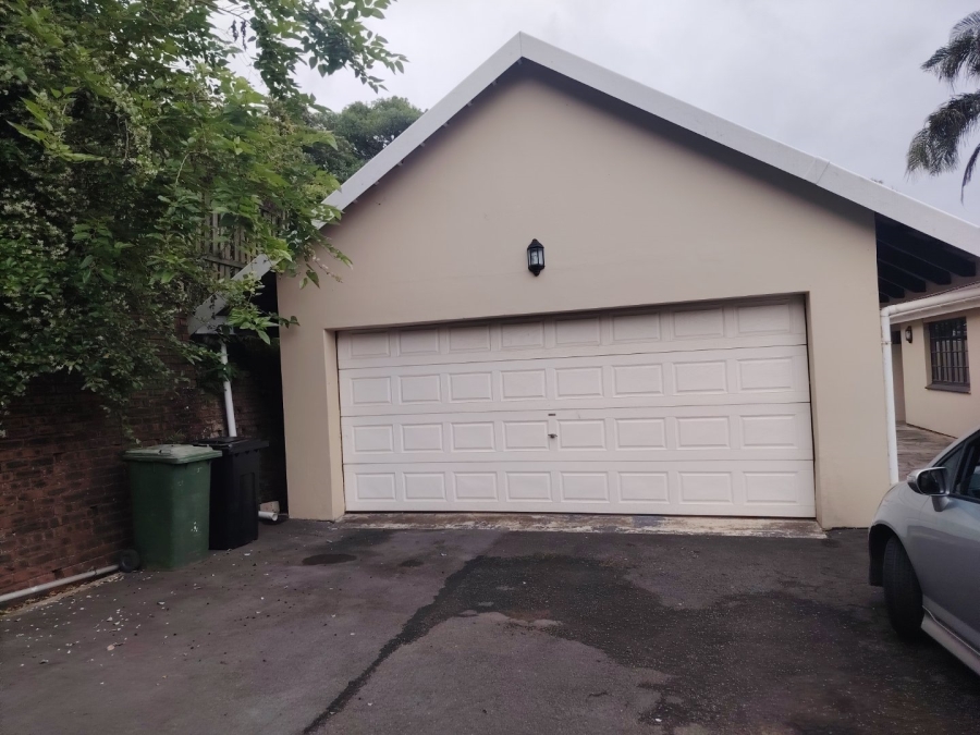 To Let 4 Bedroom Property for Rent in Kloof KwaZulu-Natal