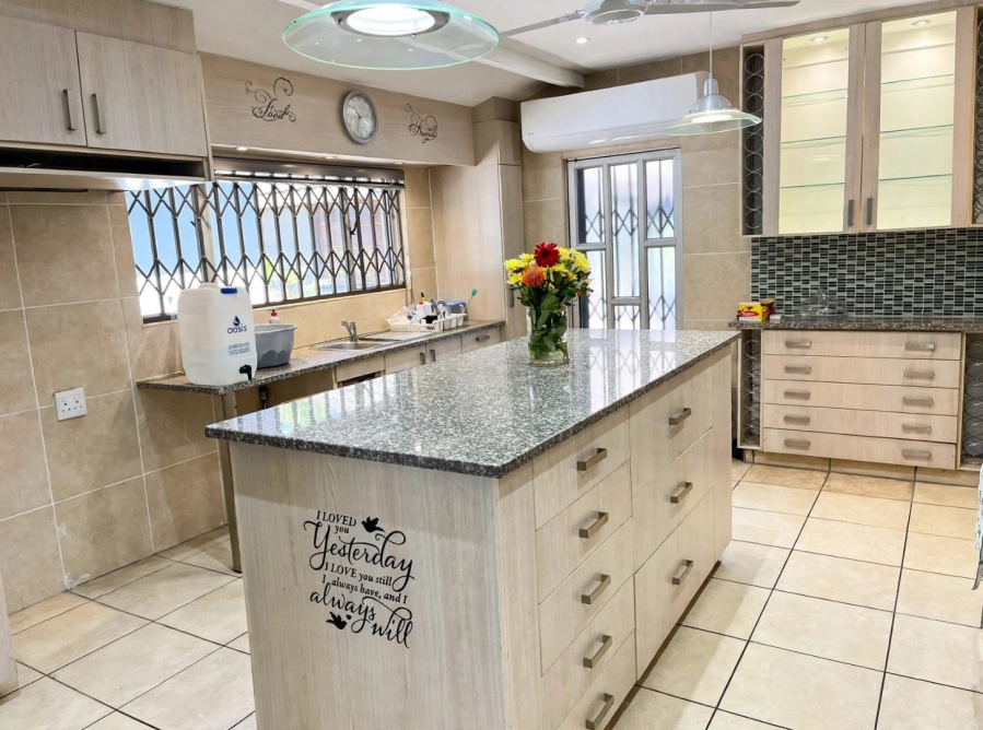 5 Bedroom Property for Sale in Meer En See KwaZulu-Natal