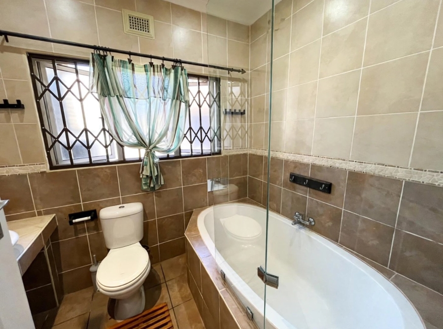 5 Bedroom Property for Sale in Meer En See KwaZulu-Natal