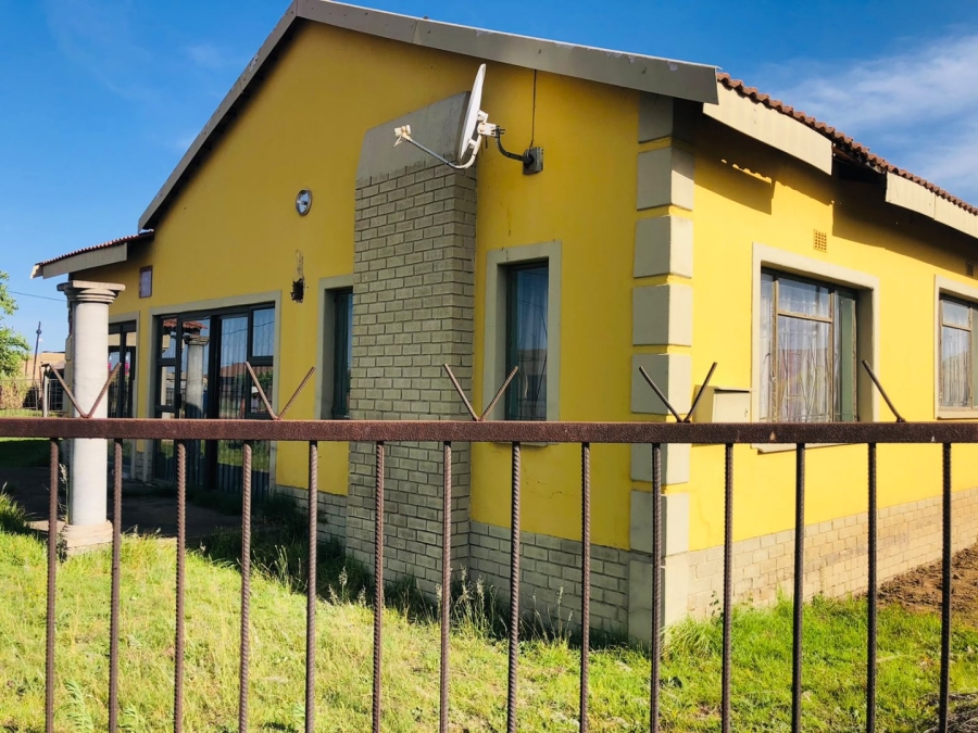 4 Bedroom Property for Sale in Osizweni KwaZulu-Natal