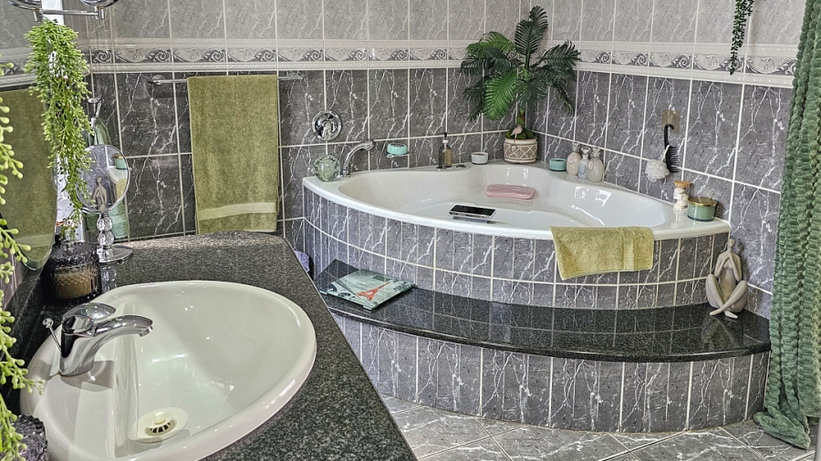 4 Bedroom Property for Sale in Uvongo KwaZulu-Natal