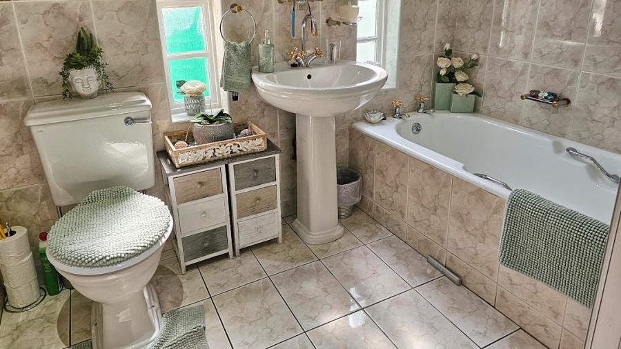 4 Bedroom Property for Sale in Uvongo KwaZulu-Natal