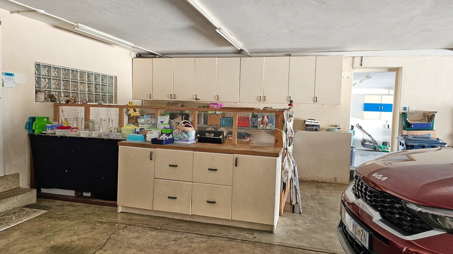 4 Bedroom Property for Sale in Uvongo KwaZulu-Natal