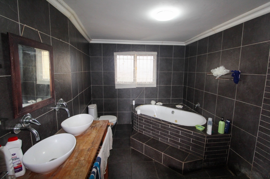 6 Bedroom Property for Sale in Ocean View KwaZulu-Natal