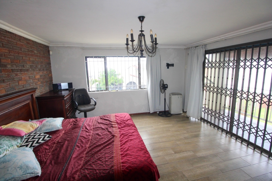 6 Bedroom Property for Sale in Ocean View KwaZulu-Natal