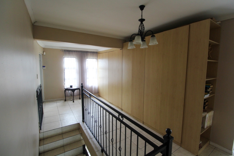 6 Bedroom Property for Sale in Ocean View KwaZulu-Natal