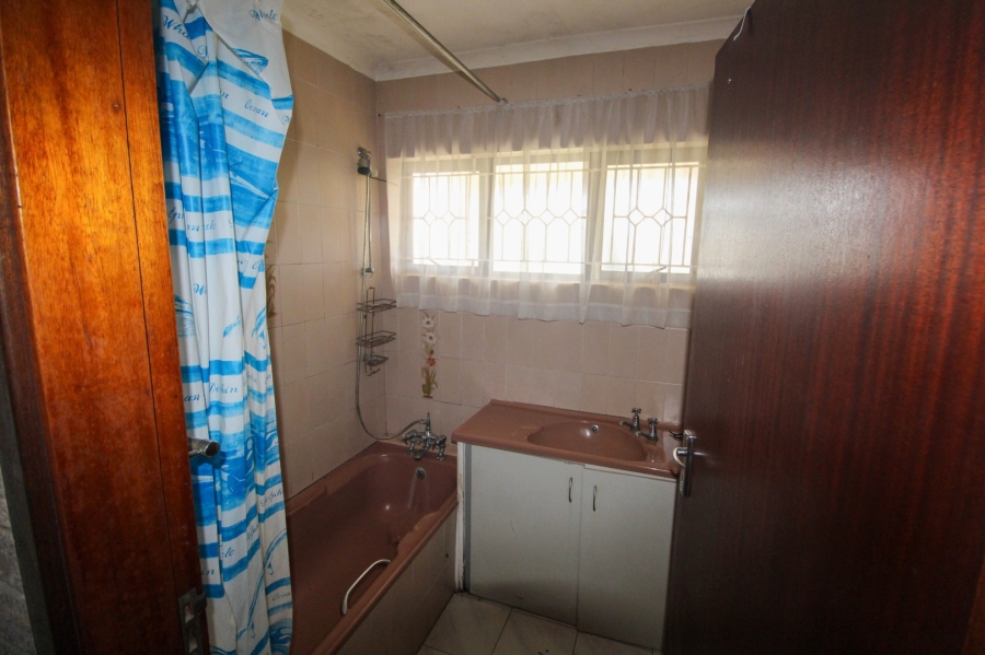 6 Bedroom Property for Sale in Ocean View KwaZulu-Natal