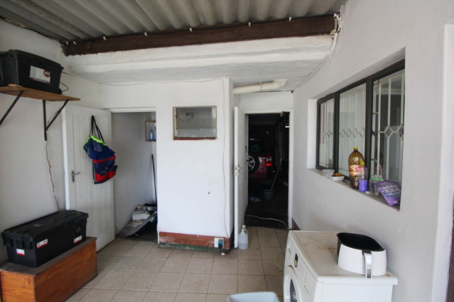 6 Bedroom Property for Sale in Ocean View KwaZulu-Natal