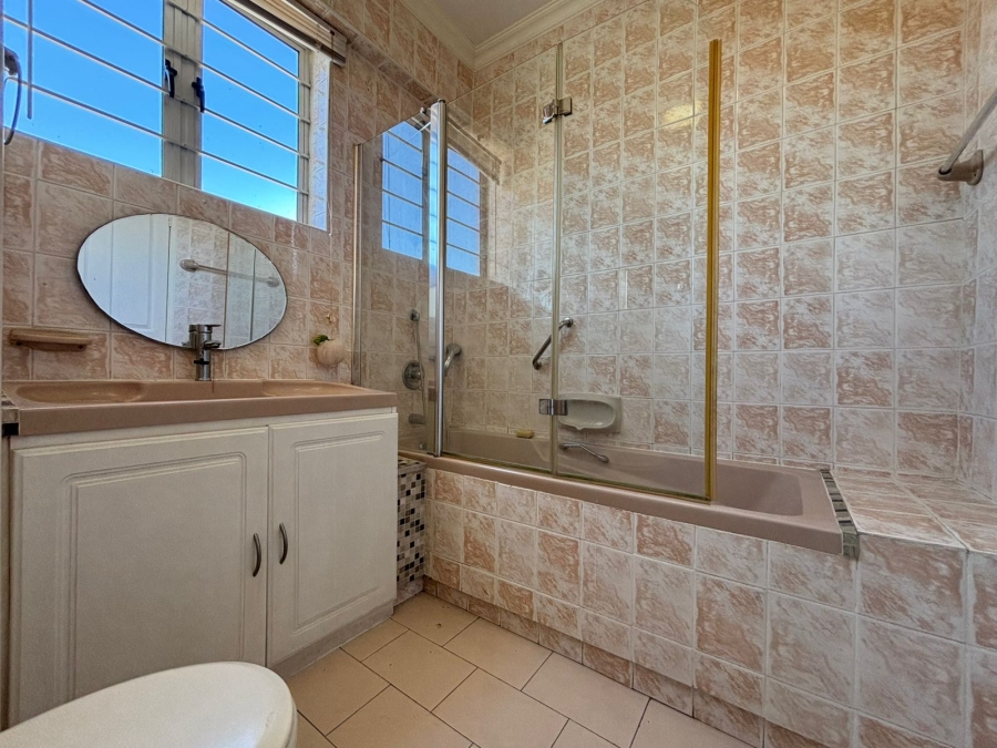 2 Bedroom Property for Sale in Essenwood KwaZulu-Natal