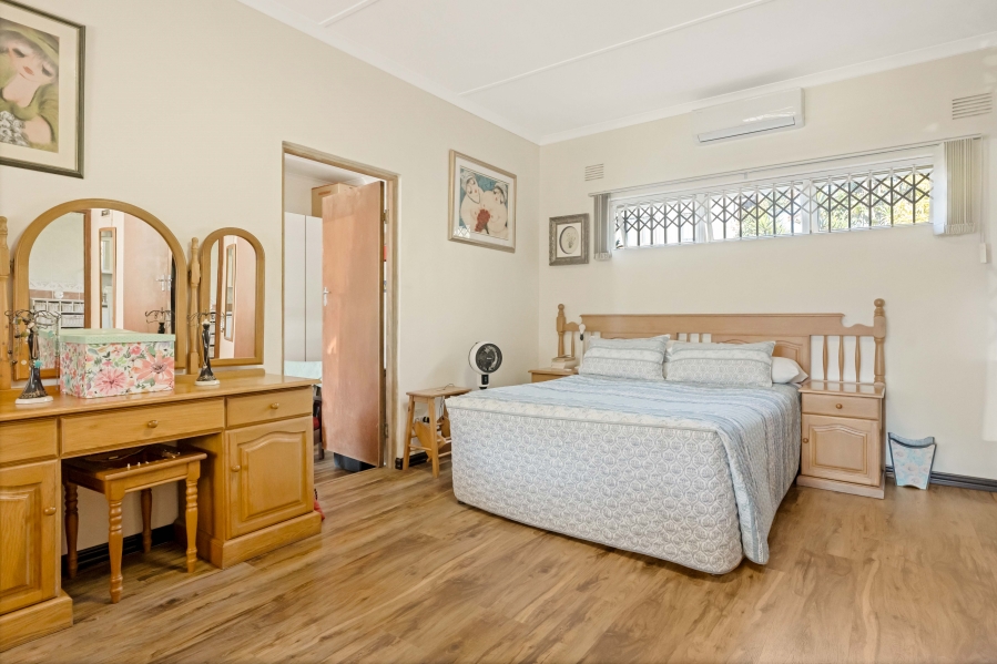 6 Bedroom Property for Sale in Athlone Park KwaZulu-Natal