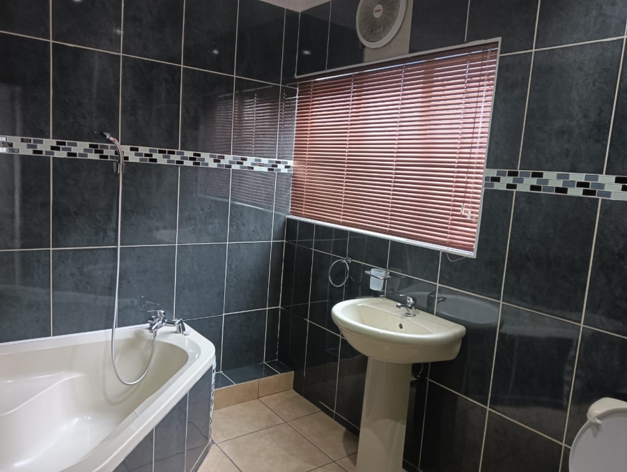 To Let 3 Bedroom Property for Rent in Woodlands KwaZulu-Natal
