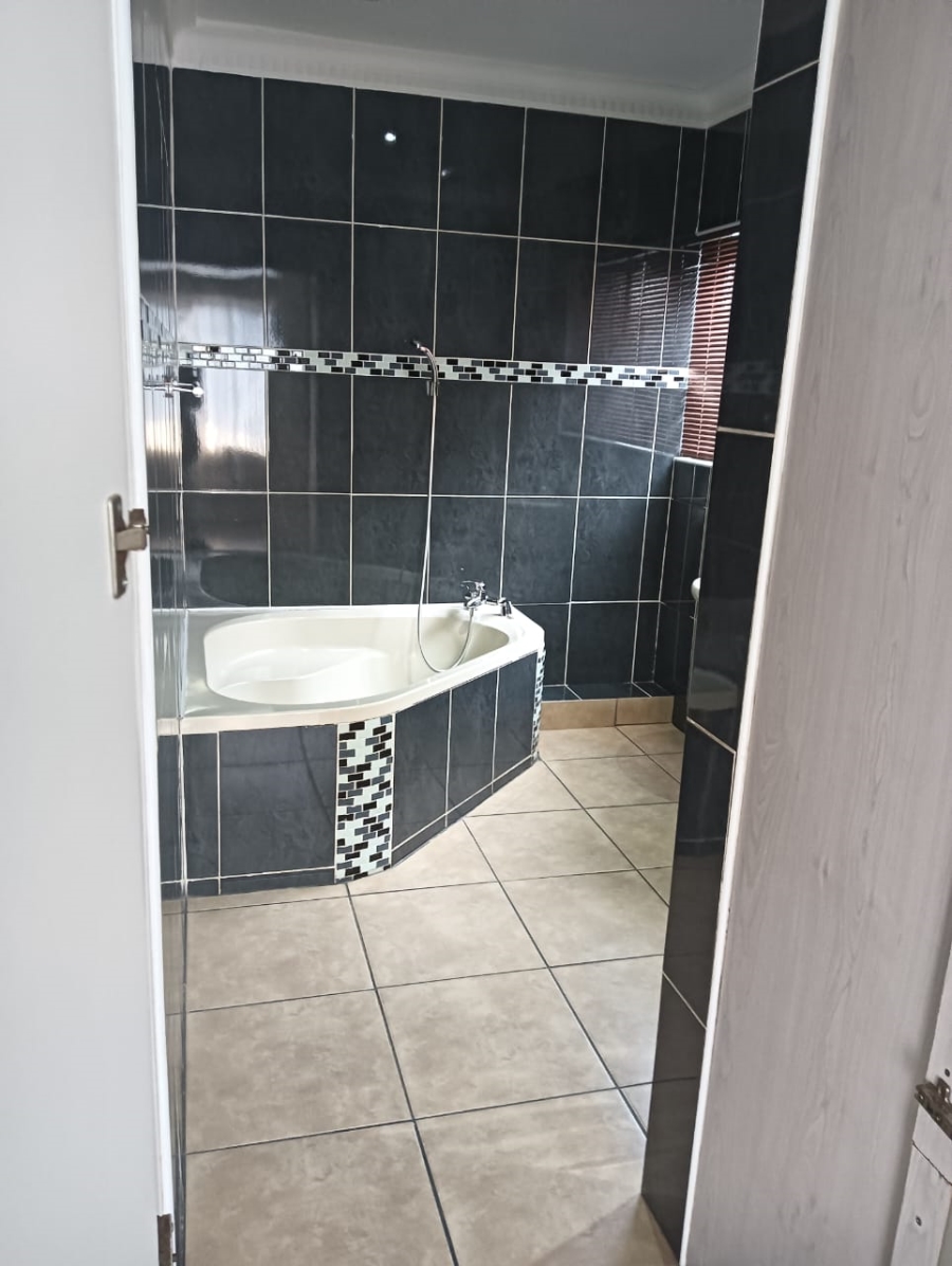 To Let 3 Bedroom Property for Rent in Woodlands KwaZulu-Natal