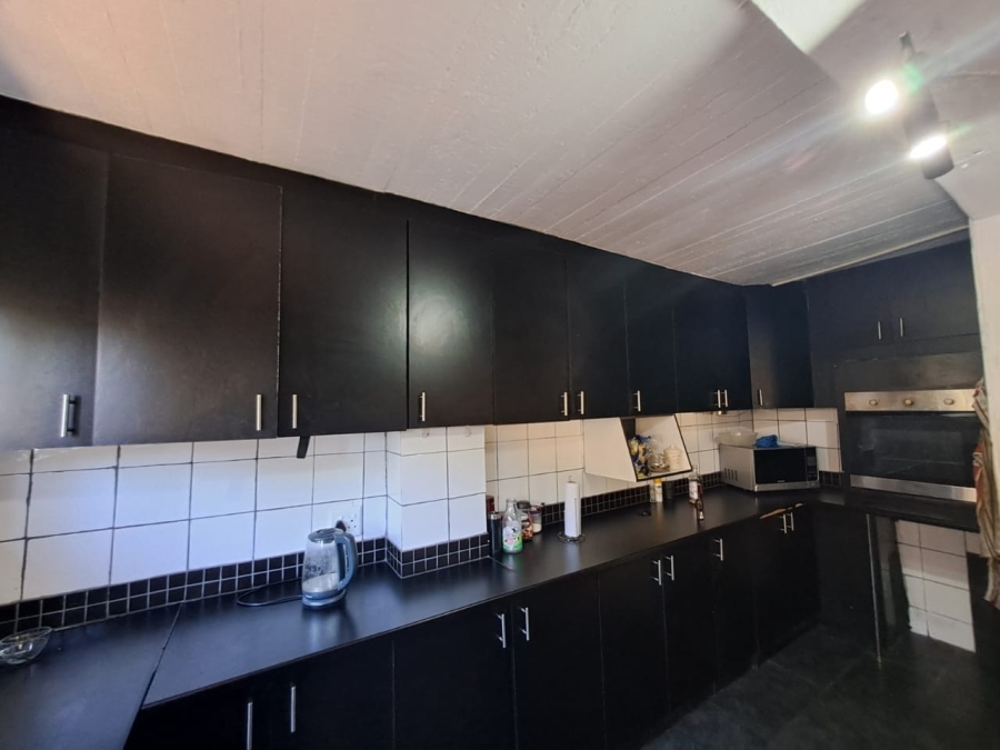 To Let 4 Bedroom Property for Rent in Bluff KwaZulu-Natal