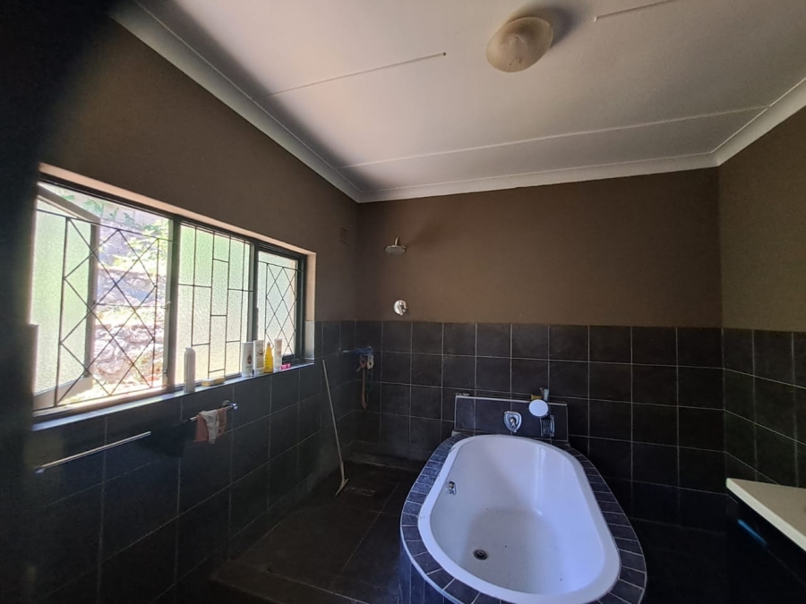 To Let 4 Bedroom Property for Rent in Bluff KwaZulu-Natal
