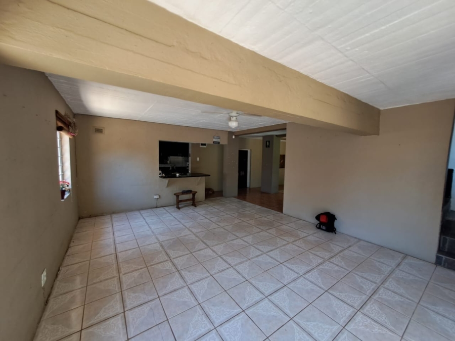 To Let 4 Bedroom Property for Rent in Bluff KwaZulu-Natal