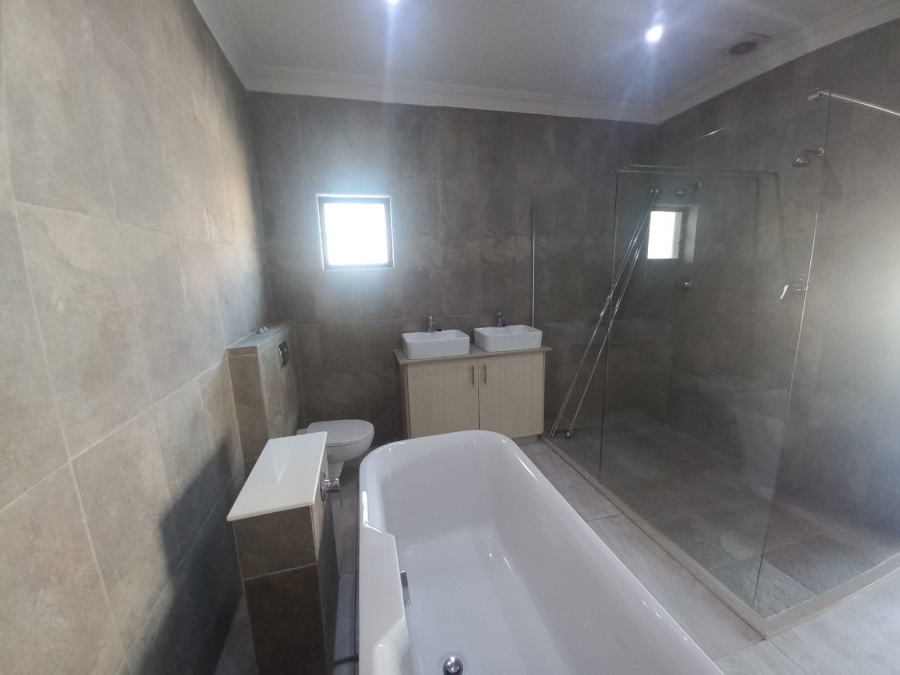 To Let 6 Bedroom Property for Rent in Izinga Estate KwaZulu-Natal