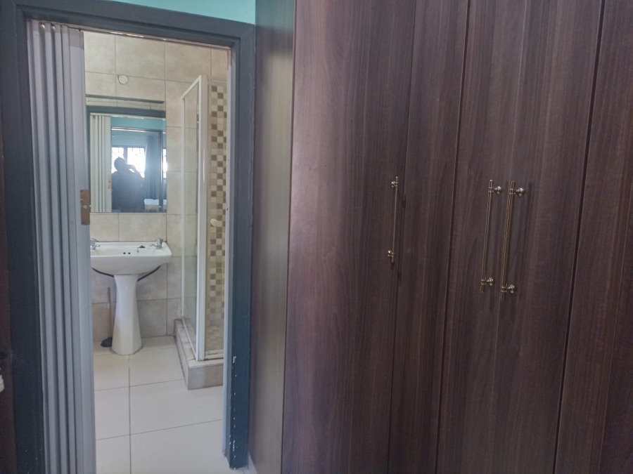 5 Bedroom Property for Sale in Escombe KwaZulu-Natal