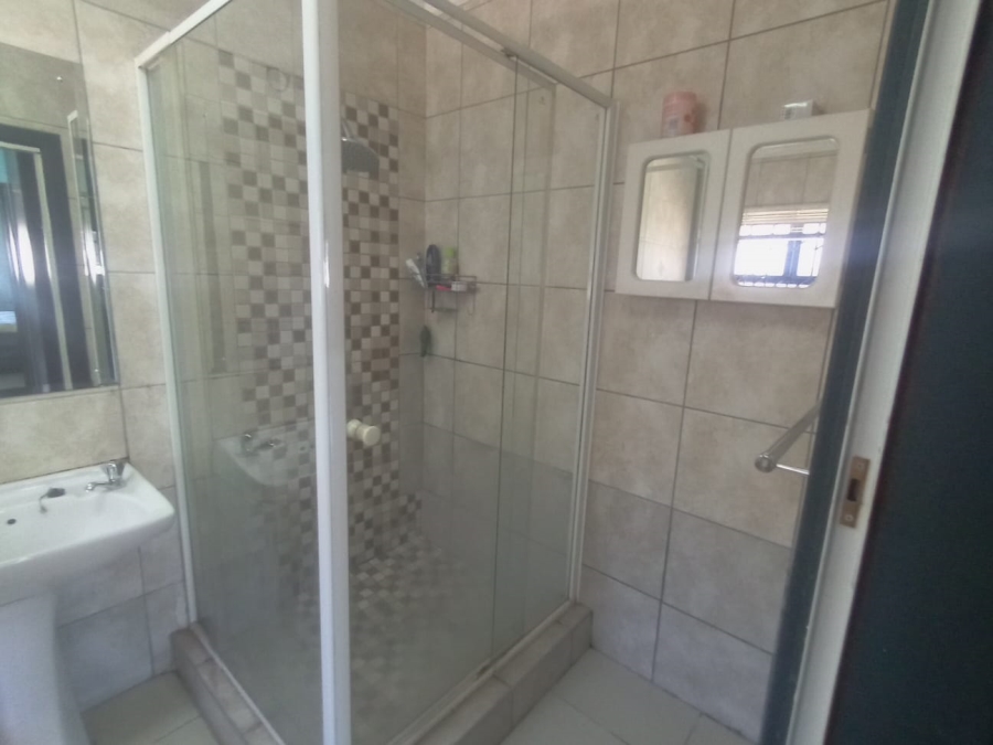 5 Bedroom Property for Sale in Escombe KwaZulu-Natal