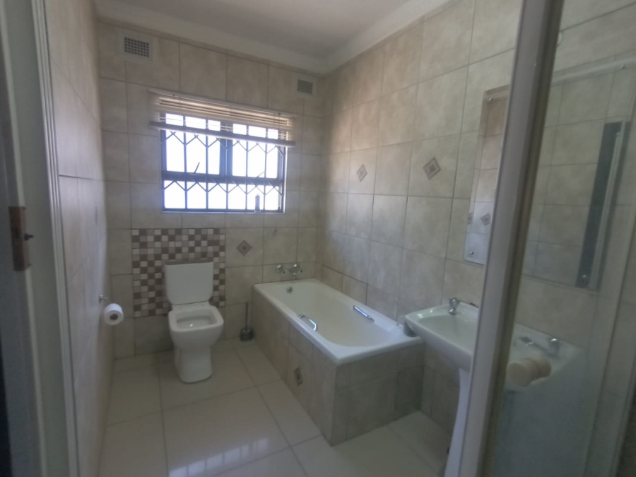 5 Bedroom Property for Sale in Escombe KwaZulu-Natal