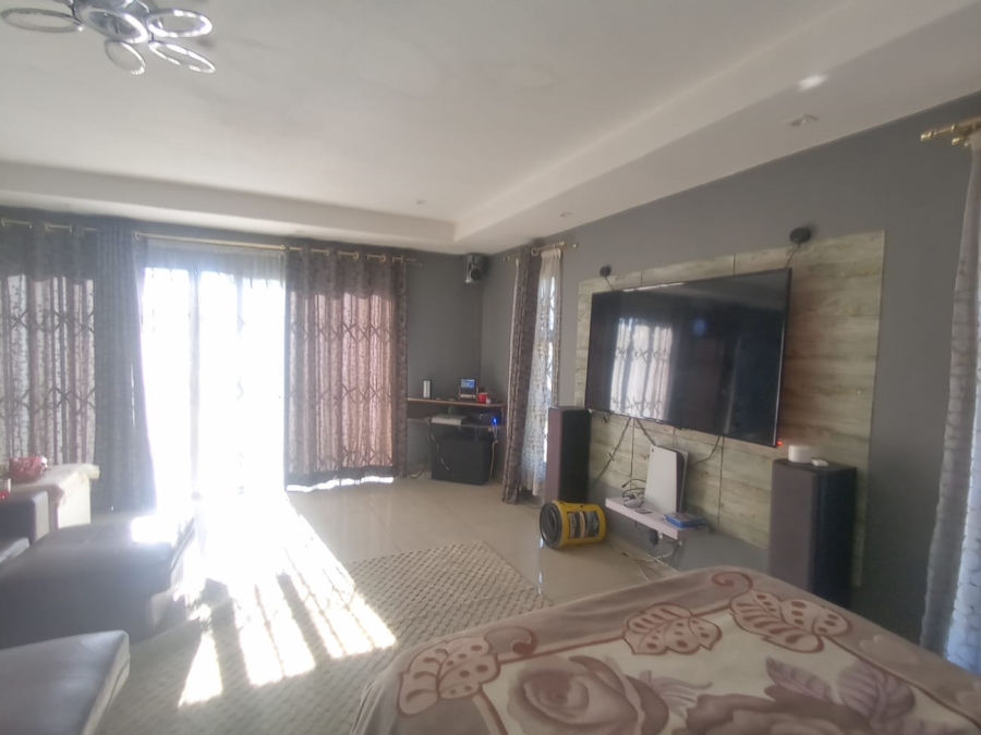 5 Bedroom Property for Sale in Escombe KwaZulu-Natal