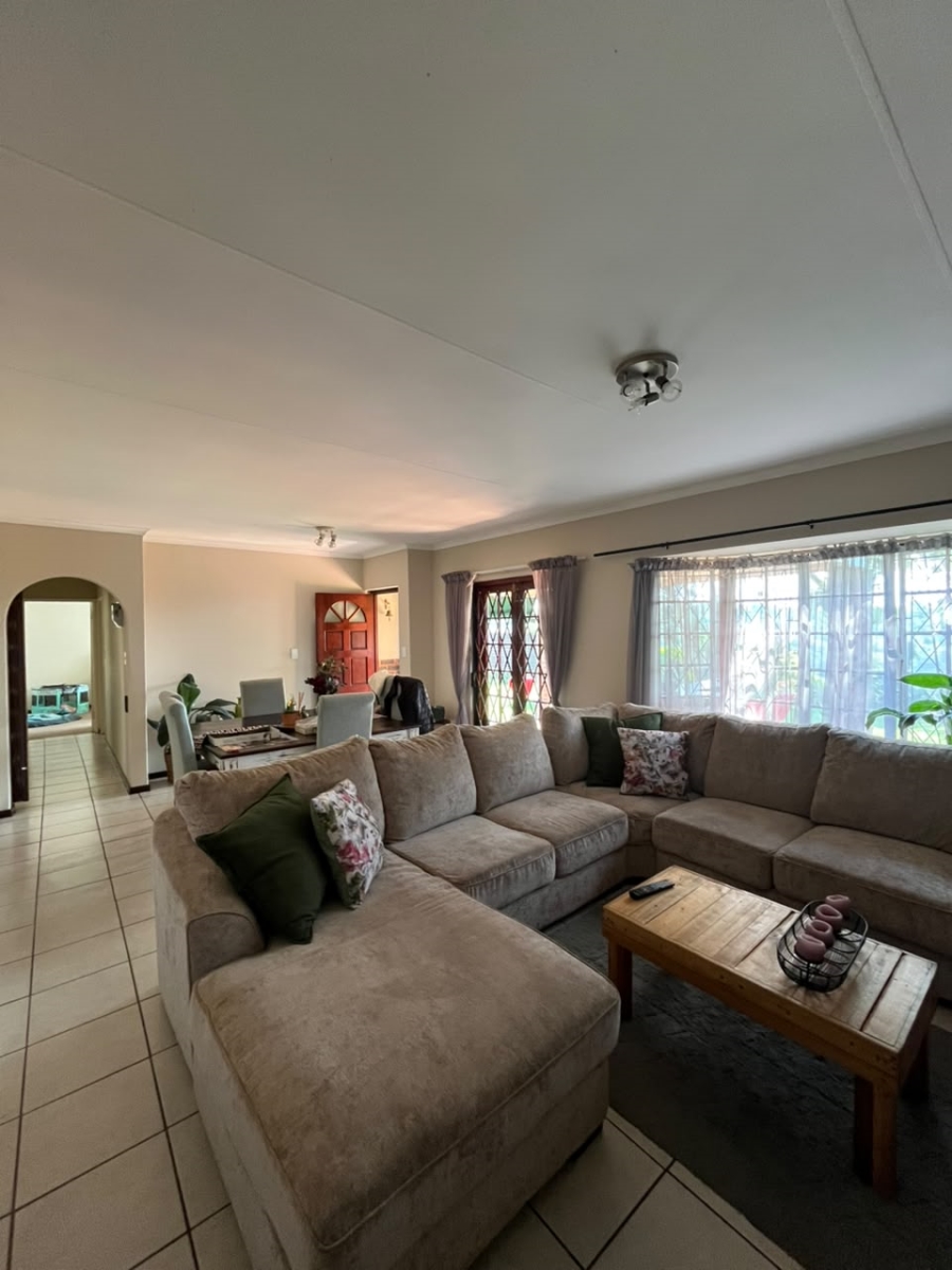 To Let 3 Bedroom Property for Rent in Waterfall KwaZulu-Natal