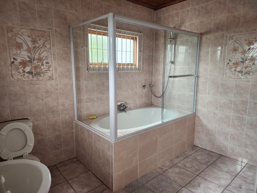 To Let 5 Bedroom Property for Rent in Assagay KwaZulu-Natal