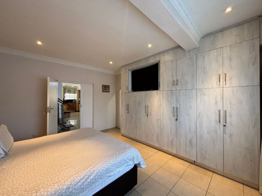 5 Bedroom Property for Sale in Somerset Park KwaZulu-Natal