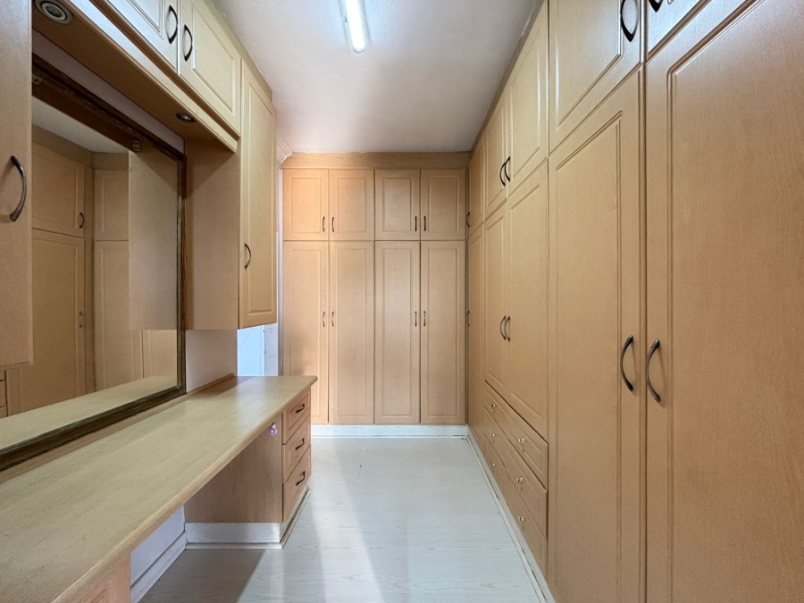 5 Bedroom Property for Sale in Somerset Park KwaZulu-Natal