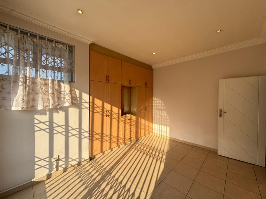 5 Bedroom Property for Sale in Somerset Park KwaZulu-Natal