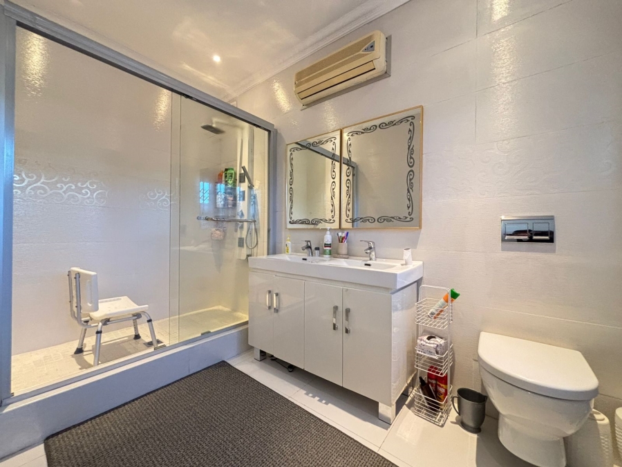 5 Bedroom Property for Sale in Somerset Park KwaZulu-Natal