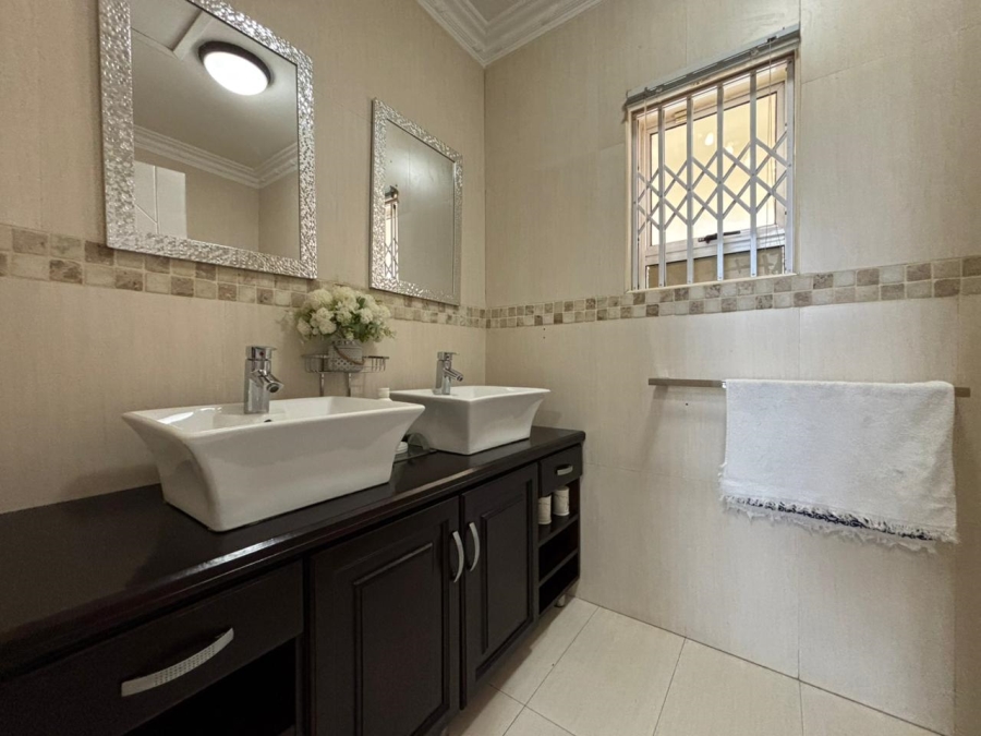 5 Bedroom Property for Sale in Somerset Park KwaZulu-Natal