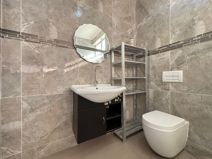 5 Bedroom Property for Sale in Somerset Park KwaZulu-Natal