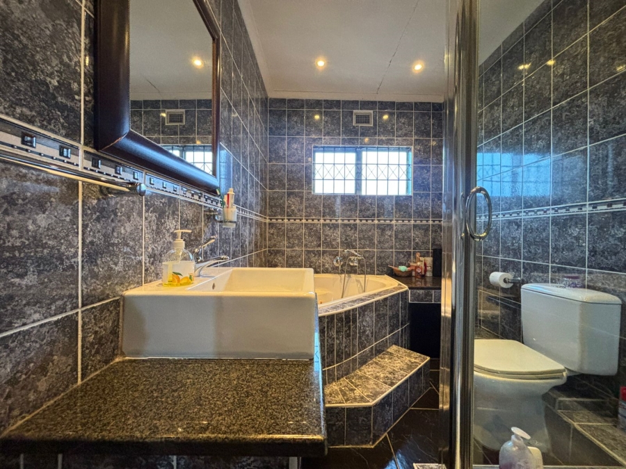 4 Bedroom Property for Sale in Sea Cow Lake KwaZulu-Natal