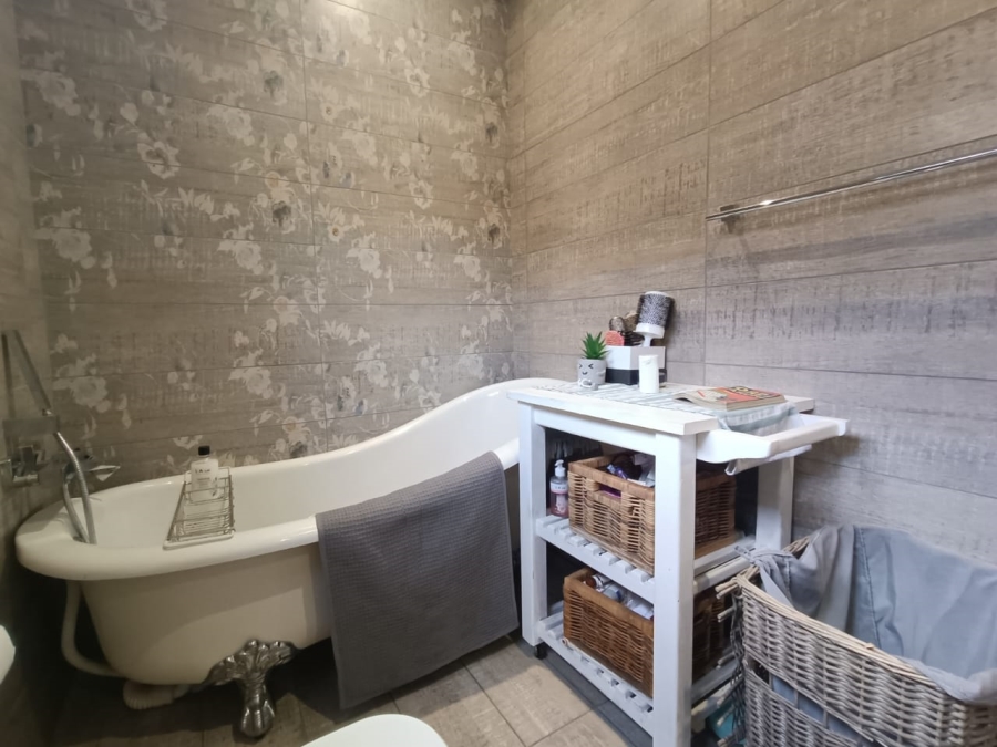 3 Bedroom Property for Sale in Meer En See KwaZulu-Natal