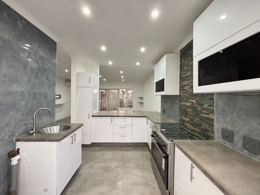 2 Bedroom Property for Sale in Sherwood KwaZulu-Natal