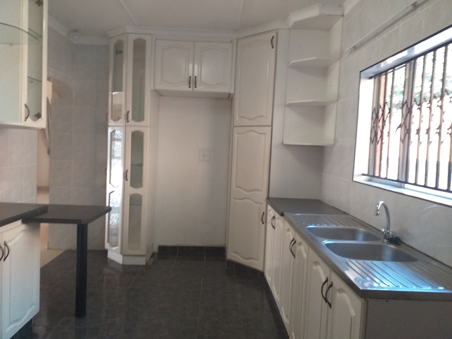 To Let 3 Bedroom Property for Rent in Illovo Glen KwaZulu-Natal