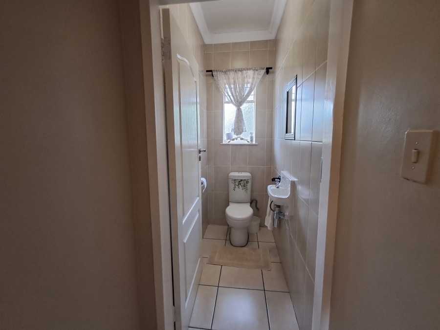 5 Bedroom Property for Sale in Aviary Hill KwaZulu-Natal