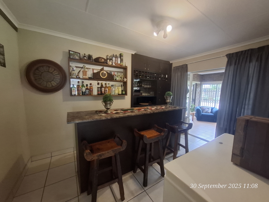 5 Bedroom Property for Sale in Aviary Hill KwaZulu-Natal