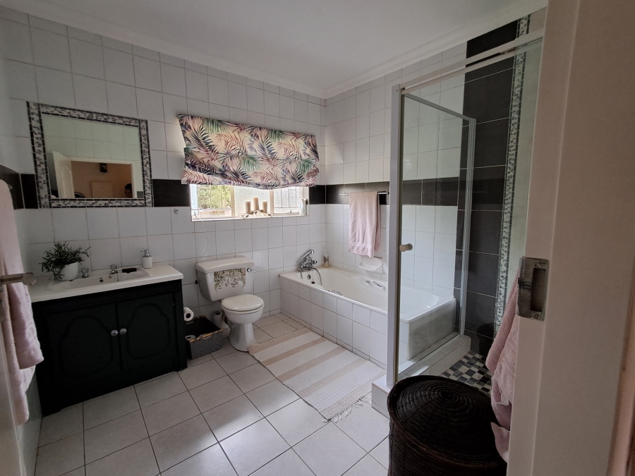 5 Bedroom Property for Sale in Aviary Hill KwaZulu-Natal