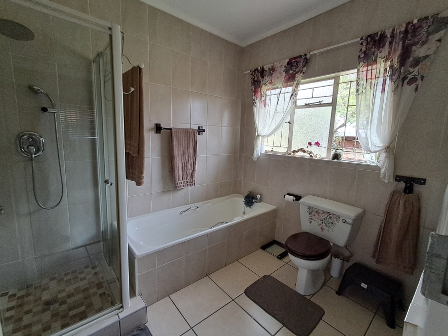 5 Bedroom Property for Sale in Aviary Hill KwaZulu-Natal