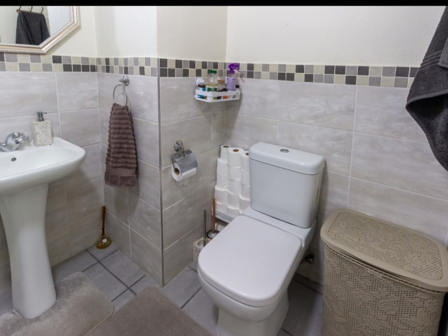 To Let 2 Bedroom Property for Rent in Ocean View KwaZulu-Natal