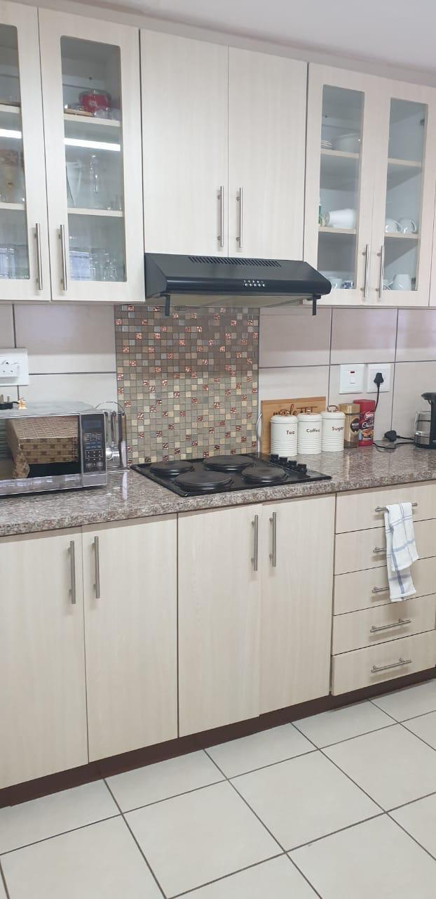 To Let 1 Bedroom Property for Rent in Kloof KwaZulu-Natal