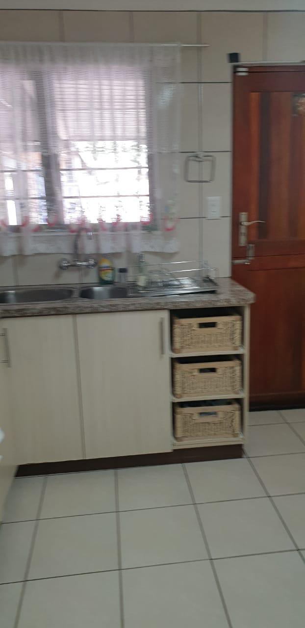 To Let 1 Bedroom Property for Rent in Kloof KwaZulu-Natal